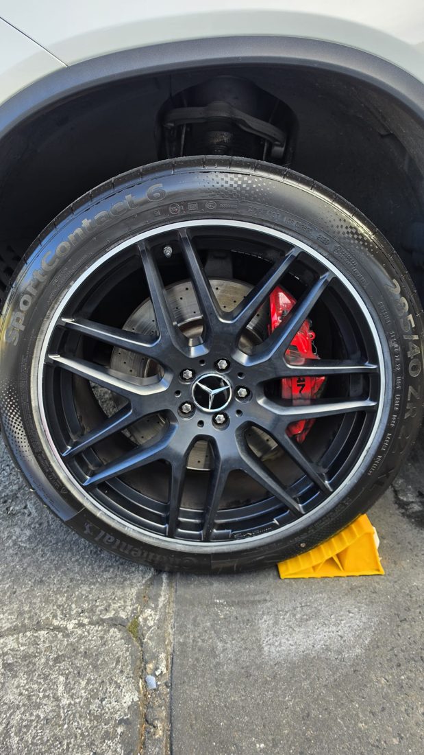Alloy wheel restored to a factory finish