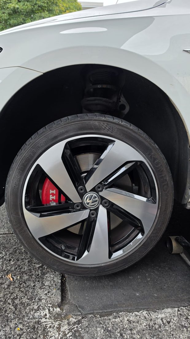 Alloy wheel restored to a factory finish
