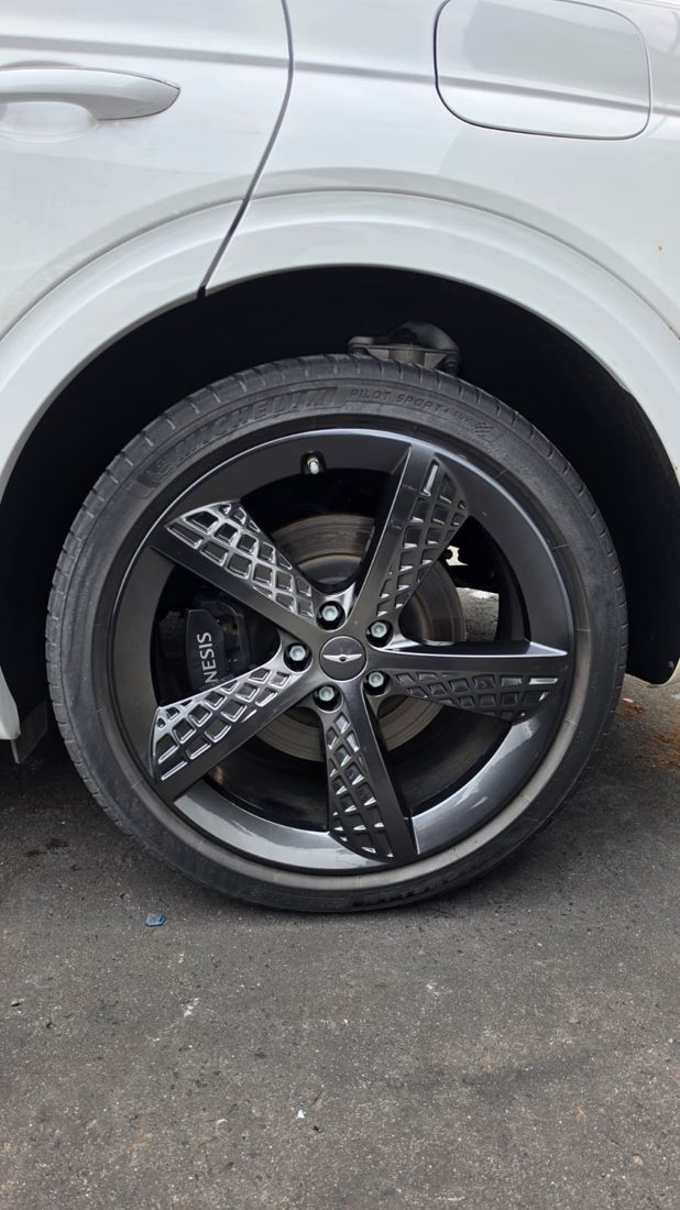 Alloy wheel restored to a factory finish