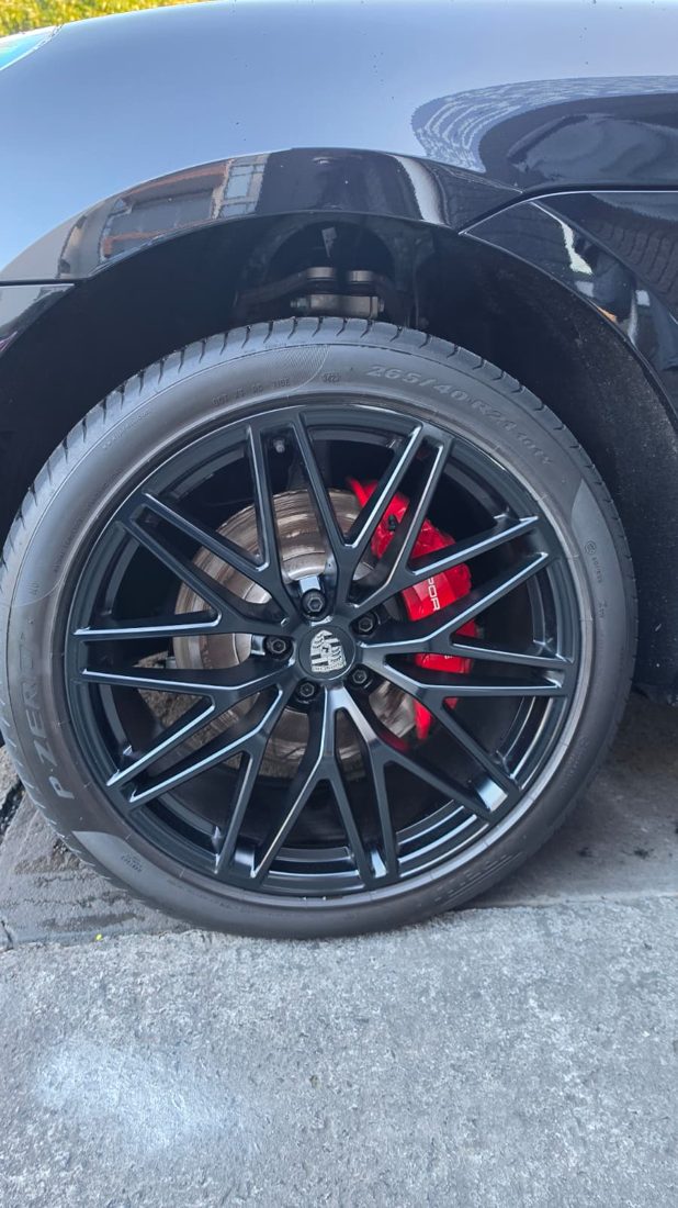 Alloy wheel restored to a factory finish